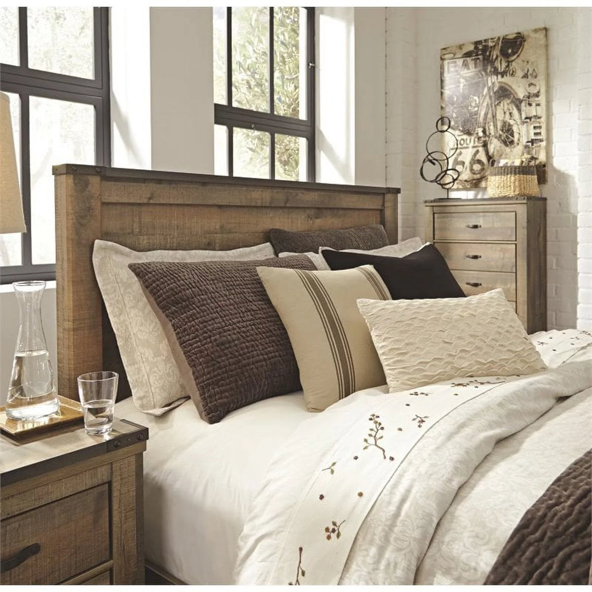 Brown Queen Wood Panel Bed Z3642