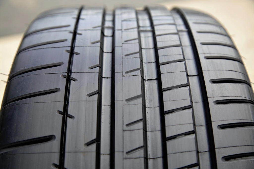 Summer 265/35ZR19/XL (98Y) Tire E842782