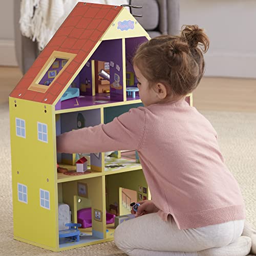 Wooden Playhouse with 2 Figures and 29 Accessories L635707