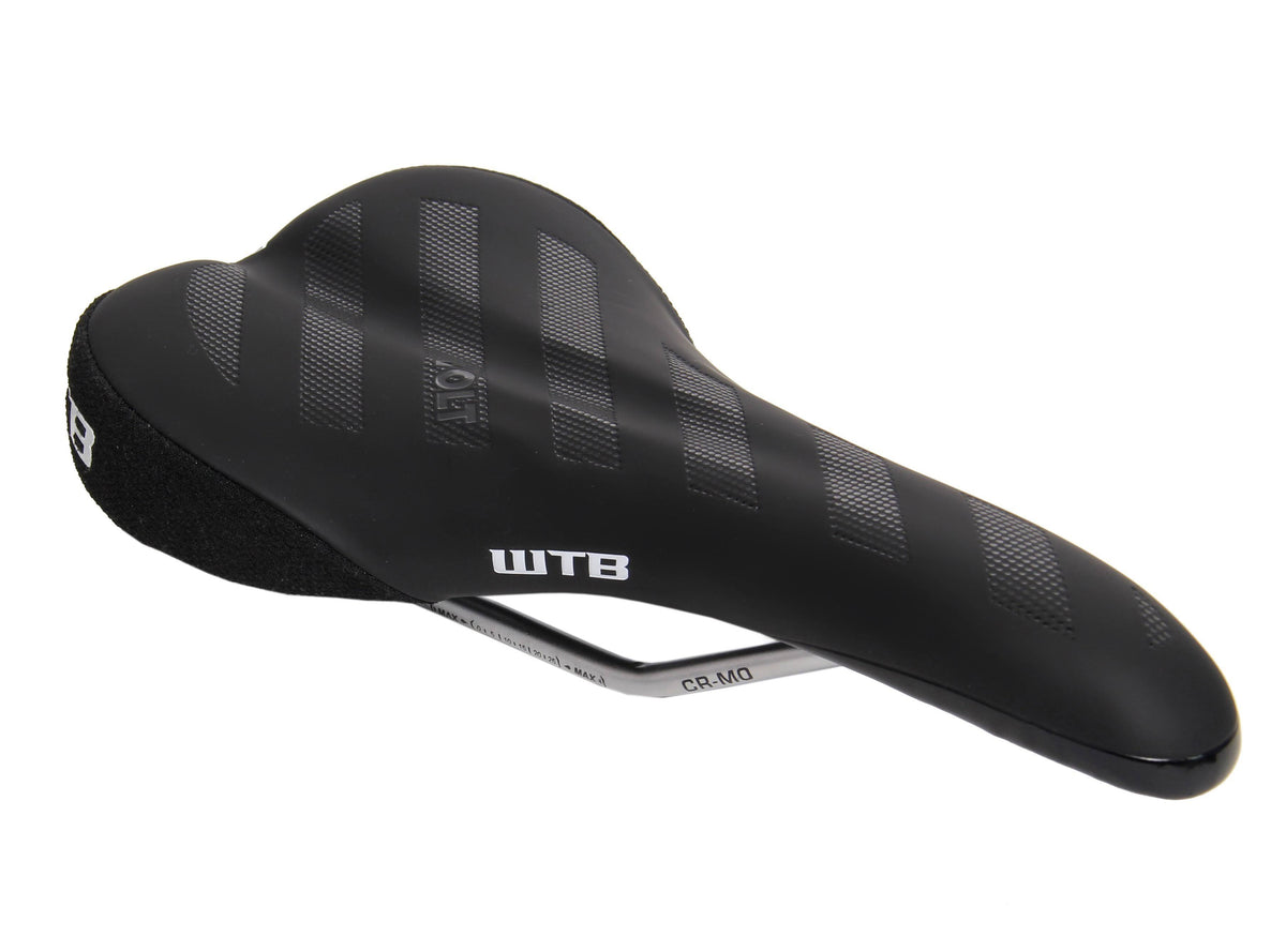 Black Saddle V2916