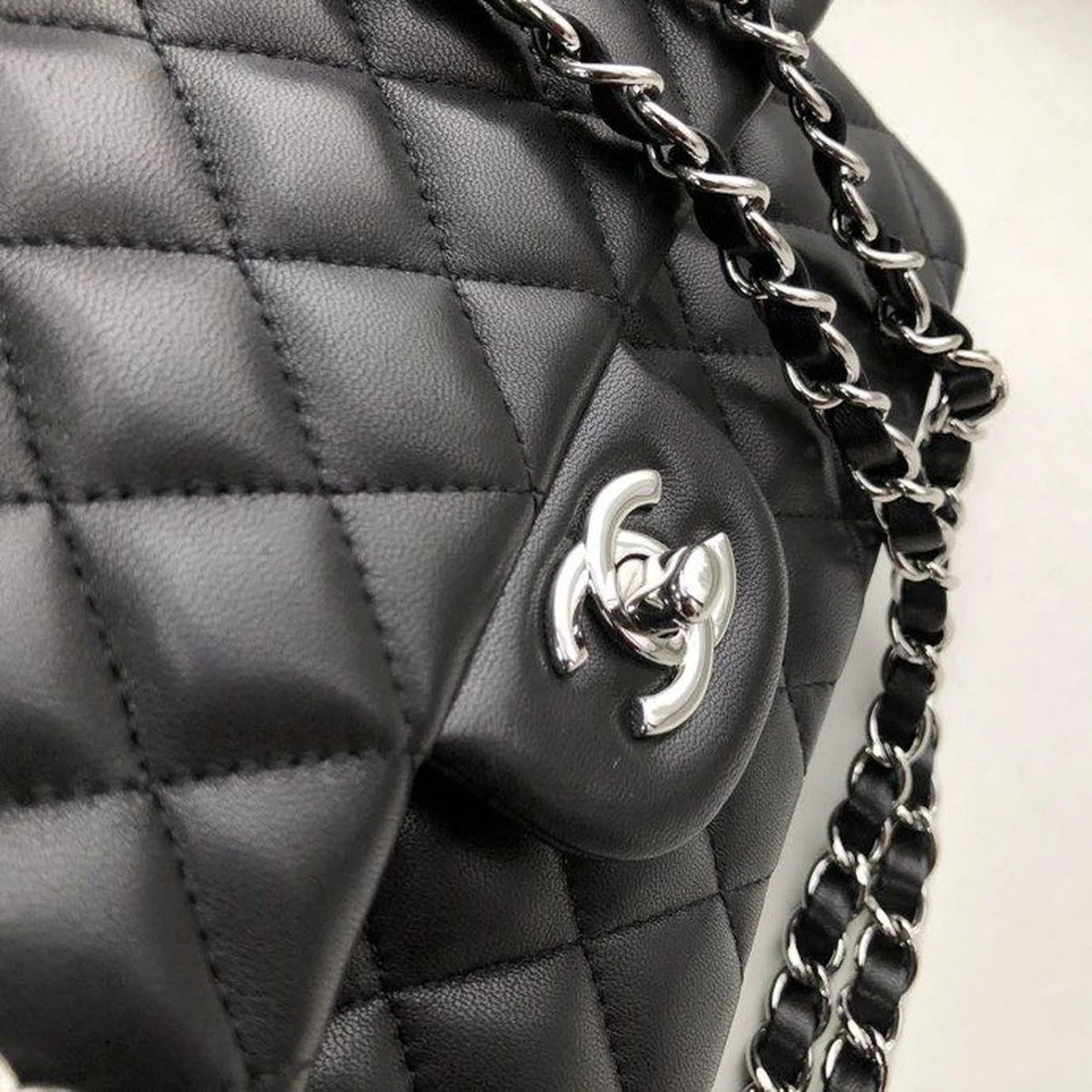 Black Handbag O2773