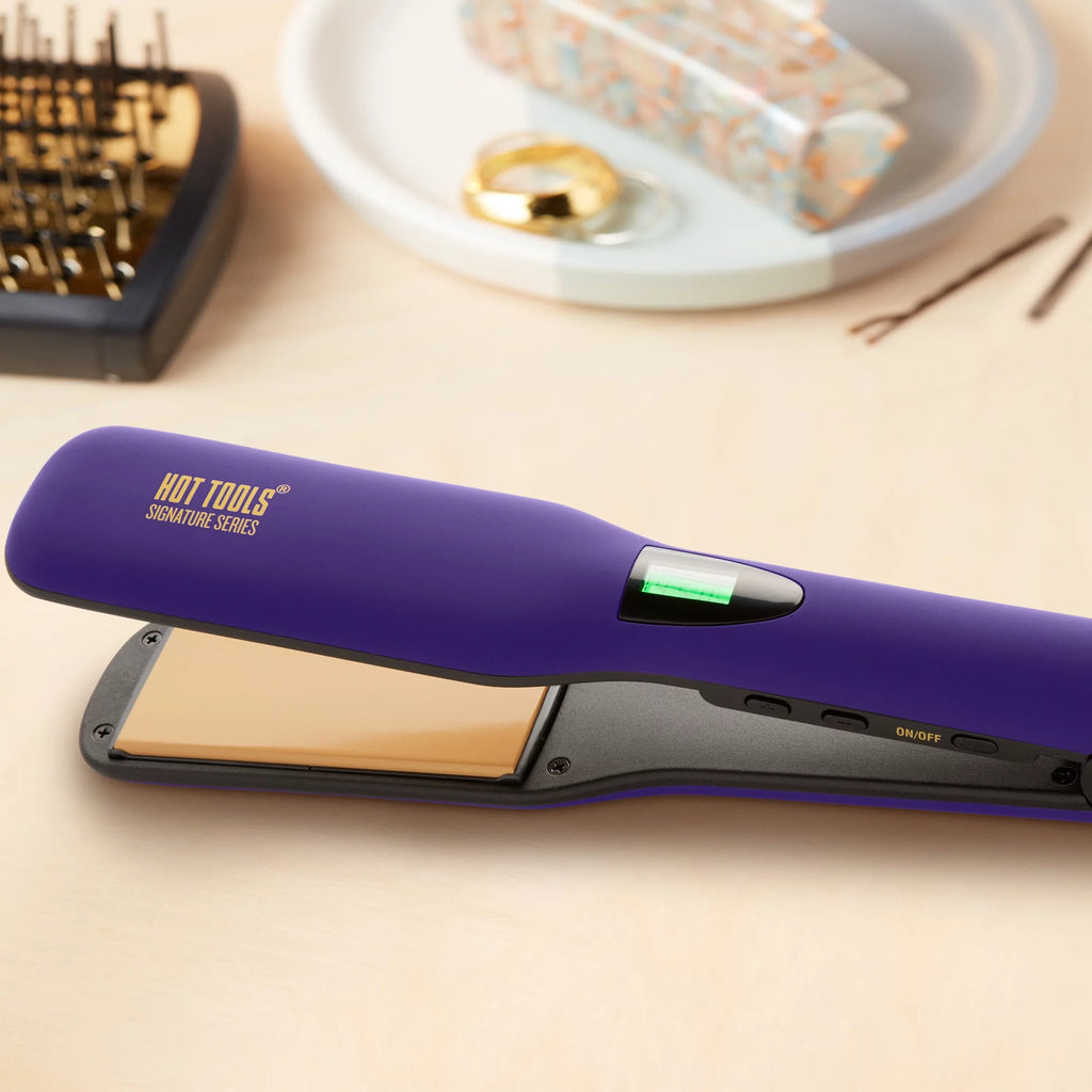 1-1/2" Ceramic Digital Flat Iron D947960